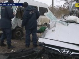 4 людей загинуло і ще 9 опинилися в лікарні внаслідок масштабної ДТП на Харківщині