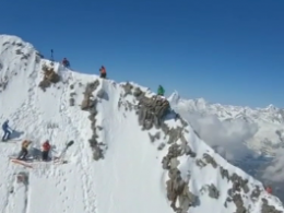 Альпинисты сняли на видео вертикальный спуск с горы в Альпах