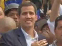 Лідер опозиції Венесуели проголосив себе тимчасовим президентом