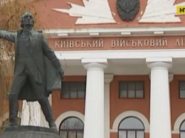 У Києві біля військового ліцею демонтували пам'ятник Олександру Суворову