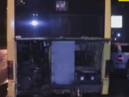 У Києві після наїзду на "лежачого поліцейського" пасажирський автобус загубив днище