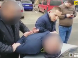 Одесские воры убегали от ограбленного мужчины и забежали в отделение полиции