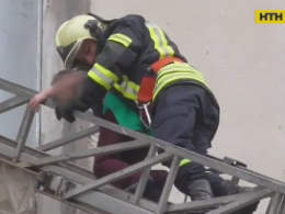 В Сумах 9-летний мальчик случайно закрылся на балконе