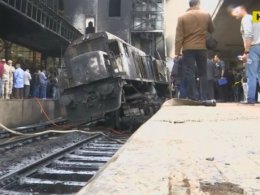 У Єгипті пасажирський потяг зійшов із рейок та спалахнув