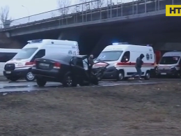 5 человек пострадали в результате лобового столкновения в Киеве