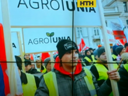 Разбросаны яблоки и горящие шины: в Варшаве на протест вышли фермеры