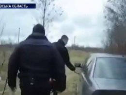 На Днепропетровщине водитель машины с еврономерами бросил в полицейских гранату