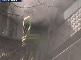 В Запорожье пожарный спас пенсионерку в свой выходной