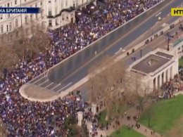 Миллион британцев вышли на улицы Лондона с требованием вынести договор с ЕС на референдум