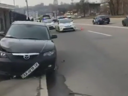 В Киеве прямо на зебре водитель Mazda сбил пешехода