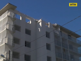 Во Львове сносят незаконно построенную многоэтажку
