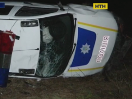 Полицейский автомобиль выскочил на встречную полосу и спровоцировал ДТП на Тернопольщине