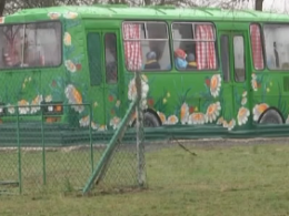 На Рівненщині педагоги перетворили старий автобус на навчальну кімнату