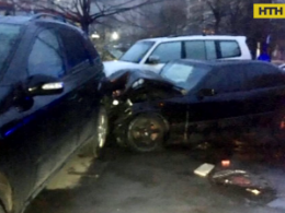 П'яний іноземець на БМВ протаранив припарковані машини в Києві