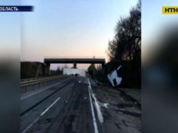 Жуткая авария с участием 3 грузовиков произошла на трассе Одесса-Киев