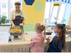 Столичні школи поступово переходять на систему харчування "шведський стіл"
