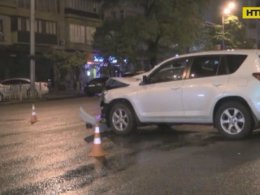 Полицейский автомобиль протаранил иномарку в Киеве