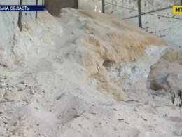 В Донецкой области 4 ребят завалило песком