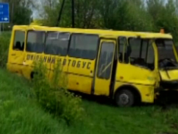 Школьный автобус попал в аварию на Волыни