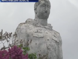 На Николаевщине люди ищут деньги на реставрацию памятника неизвестному солдату