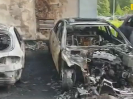 У Києві невідомий підпалив автомобіль, згоріли 5 машин