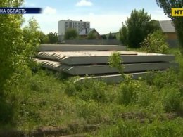От застройки трещат дома жителей села под Киевом