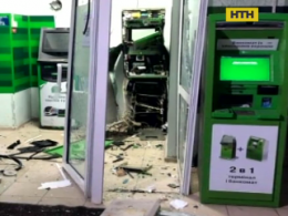 В Киеве неизвестные взорвали банкомат прямо в отделении банка