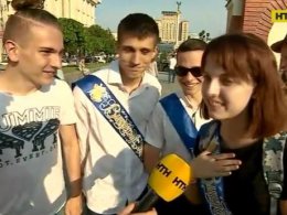 Последний звонок прозвучал сегодня для тысяч украинских школьников