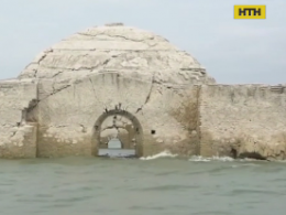 Храм просто посеред водосховища з'явився в Мексиці