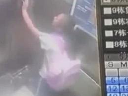 В Китае девочка упала с лифта 19 этажа и выжила