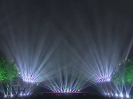 Неймовірне світлове шоу показали на відкритті фестивалю Лотосів у Китаї