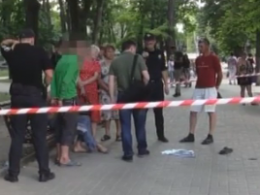У Сумах на зупинці громадського транспорту злодії вдарили та пограбували людину