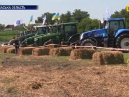 Перегони тракторів влаштували на Черкащині