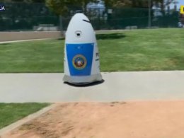 На вулиці передмістя Лос-Анджелеса вийшов перший робот-поліцейський