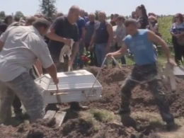 В Хмельницкой области похоронили 2-летнего Сашу Пилявского