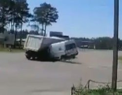 На Волині вантажівка зіткнулася зі швидкою допомогою
