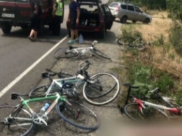 Возле Николаева водитель сбил шестерых велосипедистов-подростков