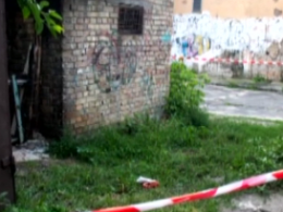 У столиці жінка народила малюка за трансформаторною будкою і втекла