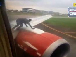 Африканец оседлал самолет, чтобы не платить за билет