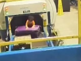 В аэропорту Атланты мальчик залез на багажную систему отправился в экстремальное путешествие