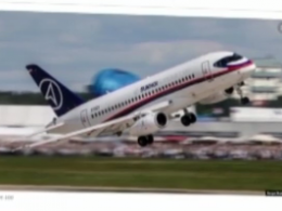Відмовив двигун: у Росії екстрено приземлився літак Superjet