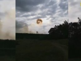 Потужний вибух пролунав на артилерійському складі в Росії