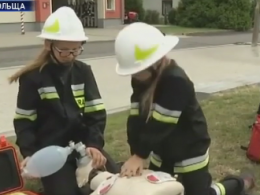 2-летняя девочка стала пожарным в Польше