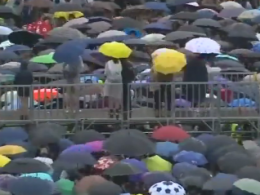 Рекордное количество митингующих вышла на марш в Гонконге