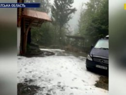 Популярне серед туристів село Лумшори на Закарпатті засипало снігом