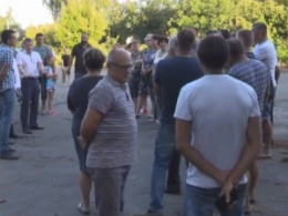 Мешканці Черкащини вийшли на акцію протесту проти підприємства з переробки курятини