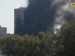 У Києві спалахнула новенька висотка