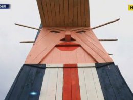 Дерев'яну копію Дональда Трампа, схожу на статую Свободи, змайстрували у Словенії