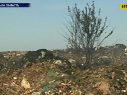 На Київщині палає стихійне сміттєзвалище