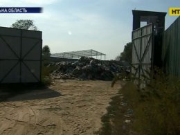 На Київщині люди збунтувалися проти підприємця, який організував смітник